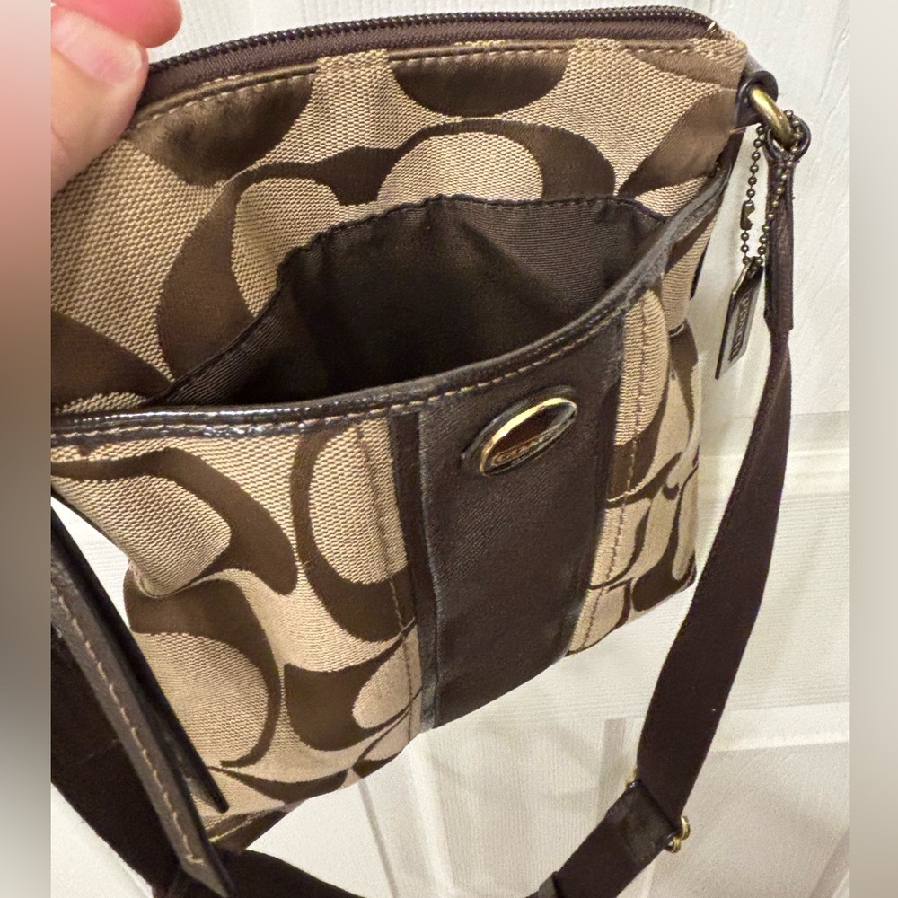Coach brown and khaki signature swingpack crossbody - Like New - Picture 6 of 10